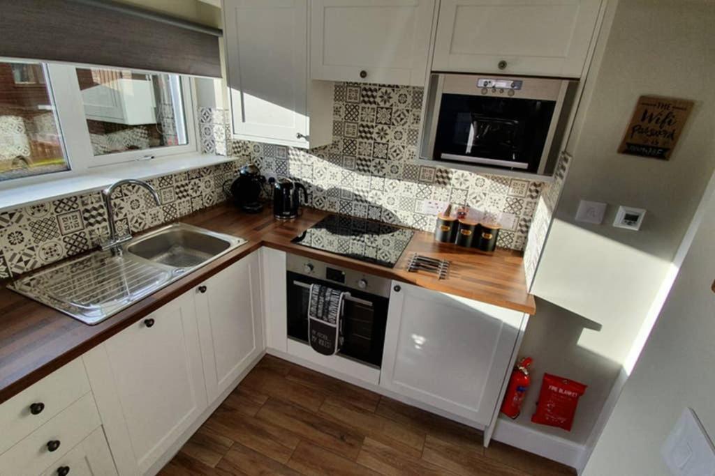 Smart & Stylish Holiday Apartment In The City Centre Инвернес Екстериор снимка