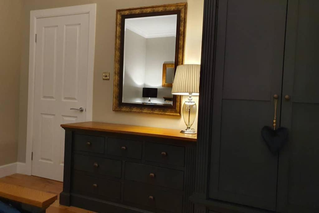 Smart & Stylish Holiday Apartment In The City Centre Инвернес Екстериор снимка