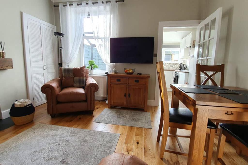 Smart & Stylish Holiday Apartment In The City Centre Инвернес Екстериор снимка
